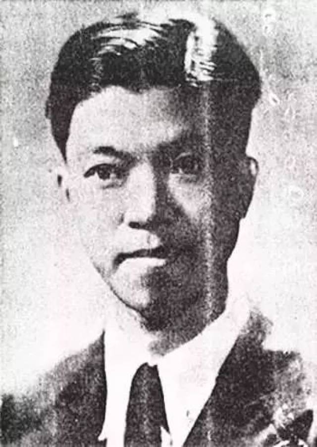 徐訏(1908-1980,浙江慈溪人,著有《鬼恋《海外的鳞爪》等小说,散文