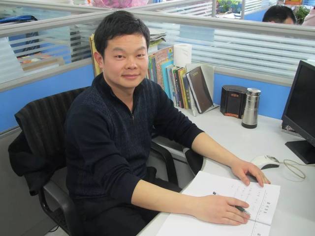 近三教师,涌现深圳市十佳棉服青年1人,市优秀年来,优秀班主任3人,区冬天高中女生韩版教师图片