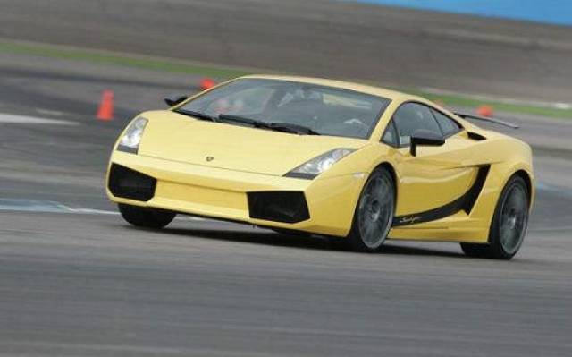 跑车都是两个位置吗 aa2b2a0ee29243ab9ca96c46361b5264.jpeg