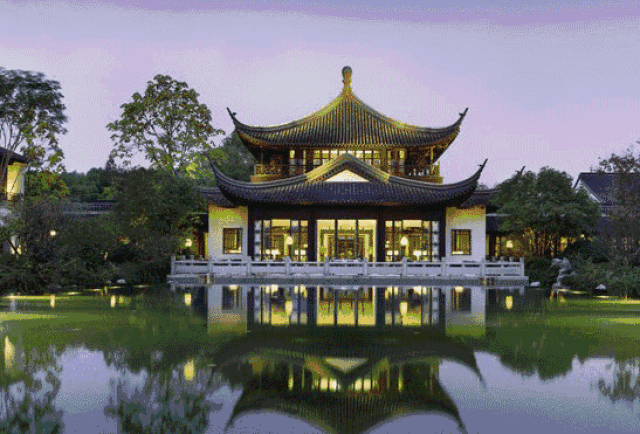 亲睹网坛国际巨星——费德勒球场英姿, 就在徐汇南新都心!