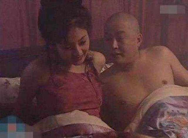 她在水浒中饰演小配角潘巧云，没想到日后却成为春晚常客