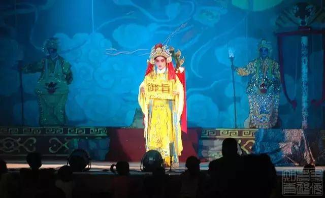 大家好,给大家介绍一下,这是雷州雷剧