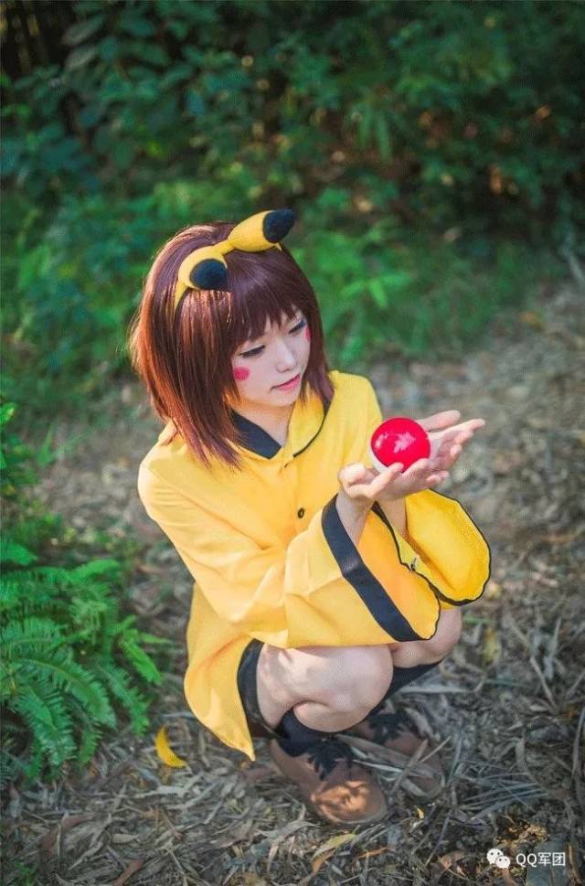 《精灵宝可梦》皮卡丘拟人cos 俏皮大眼睛电力堪比十万伏特