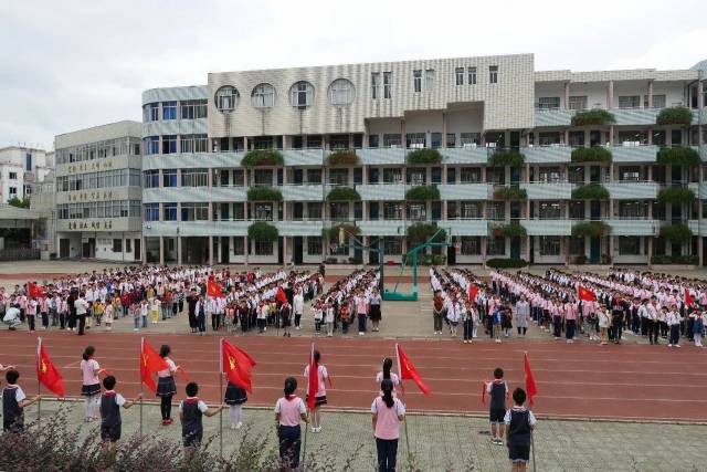 "红领巾相约中国梦"——三门县实验小学庆祝中国少年先锋队建队68周年