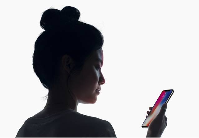 苹果和华为mate10这次落后了 iphonex的人脸识别硬件早就实现了