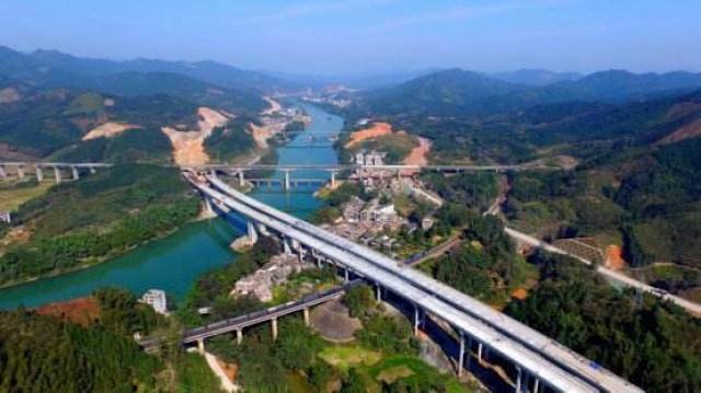 填补桂北三县没有高速公路的历史空白 途径的三江侗寨风雨桥,程阳八寨