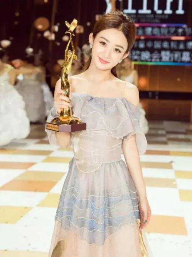 赵丽颖从配角小花到迪奥中国区代言人,与日剧增的不仅是颜值还有气质