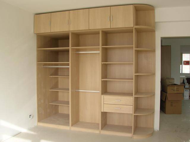 小房间衣柜怎么设计最实用 b5e1a95dbbbb4543a84cb2201fef7138.jpeg