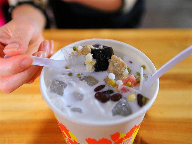 晚上的清补凉一定要约一波,因为清补凉是三亚的特色当地美食