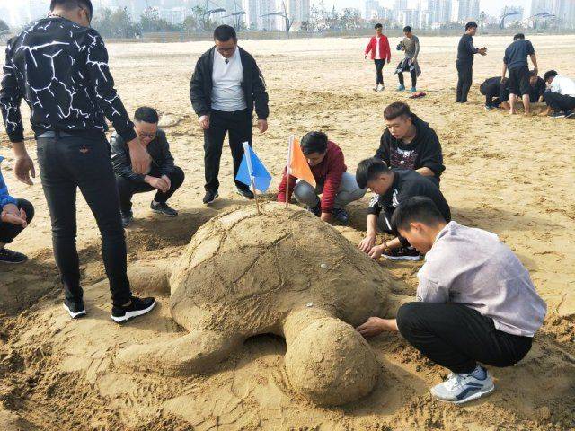 最美城堡 (乌龟沙雕再次乱入……) 在制作整个沙雕的过程中,大家兴致