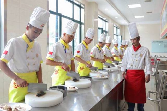 为什么学厨师技术一定要来山东新东方烹饪学院?