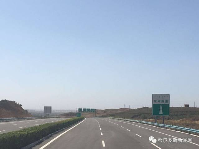 沿三台基川西侧跨越铜匠川铁路专用线,荣乌高速,东乌铁路,经田盖石梁