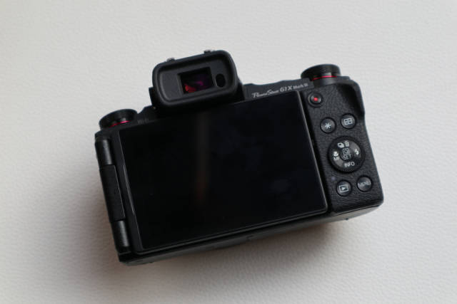 新品三连发 佳能eos m100极速上手样张