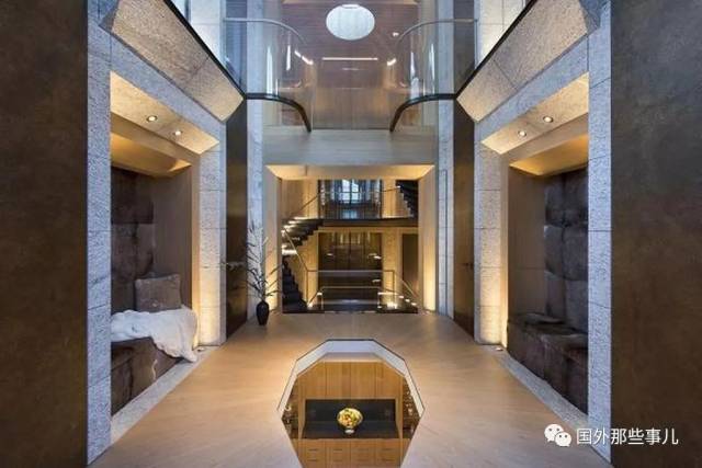 瑞士豪宅价值15.6亿 有地下湖墙壁覆盖24k黄金