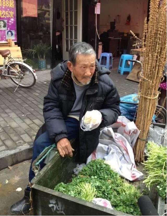 早5点30分,发生在柘城某菜市场的一幕,发人深思!