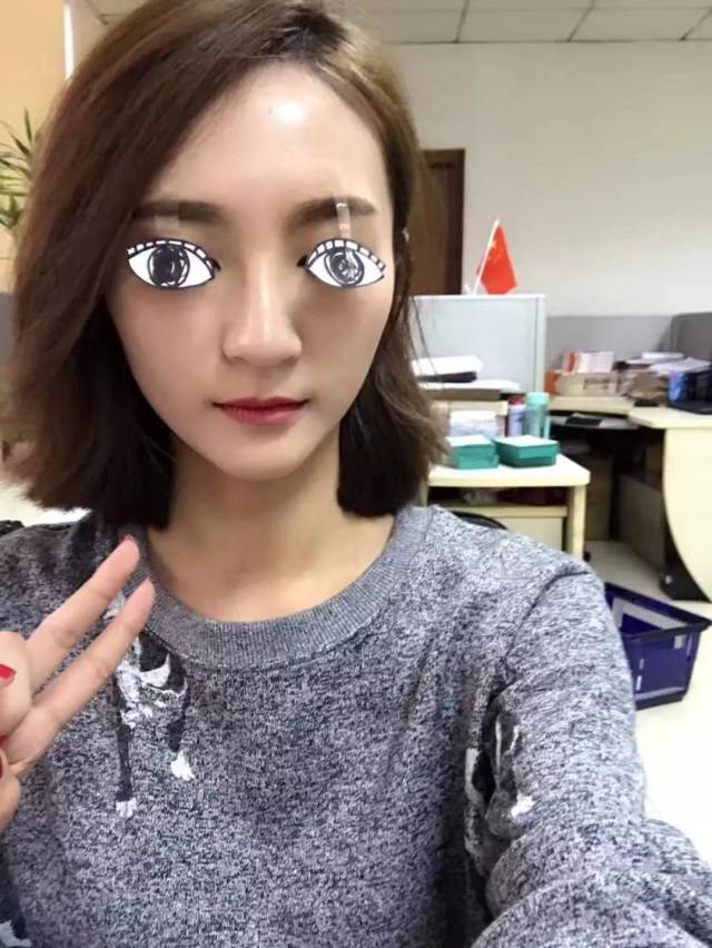 西安8岁男孩模仿主播脱口秀爆笑 被请到电视台录节目了