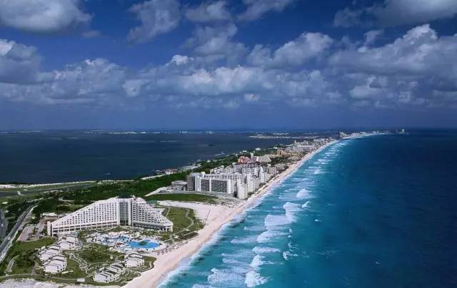 坎昆是世界公认的十大海滩之一,在洁白的海岸上享受加勒比的阳光简直