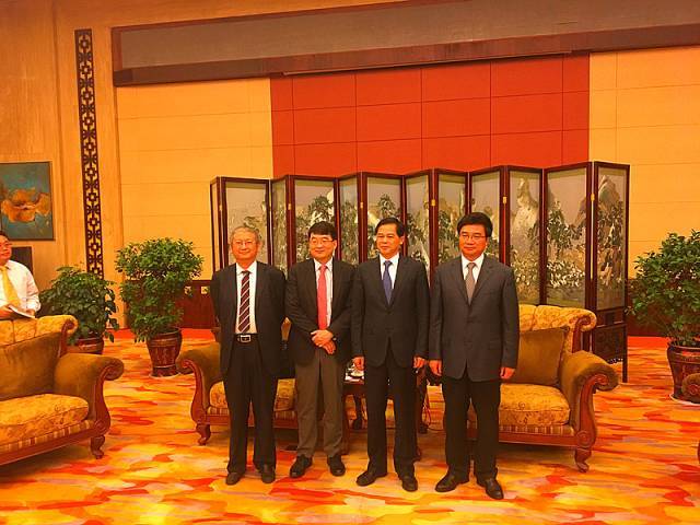 2016年6月时任云南省省长陈豪在昆明震庄宾馆会见西安隆基李振国总裁