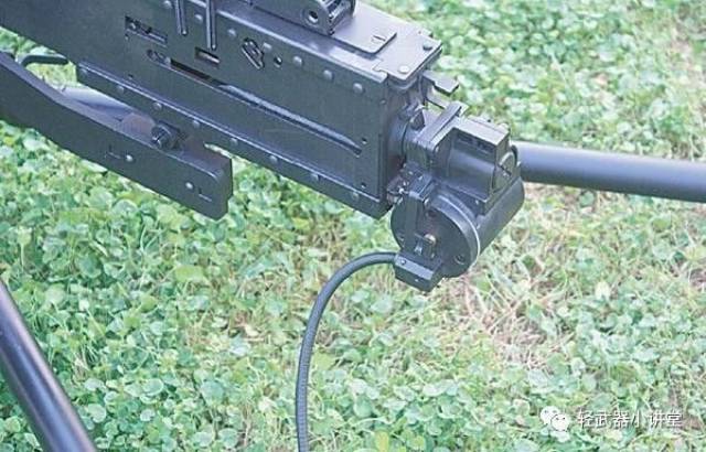 cs/lm6型0.50 英寸重机枪枪尾留有接口,可安装电击发装置