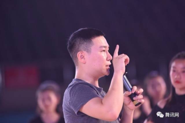 慢动作分解展示牛仔: 牛仔舞,加身体: 牛仔舞,小套路,所有精彩在烂骀