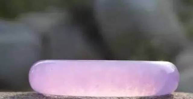 都是证书惹的祸,看看大妈花60万买到的这只玻璃种帝王