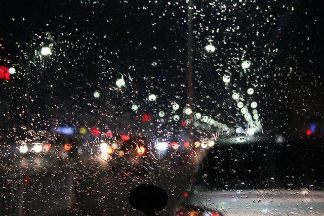 雨夜读古诗词,被一句"枕上十年事,江南二老忧,都到心头"打动