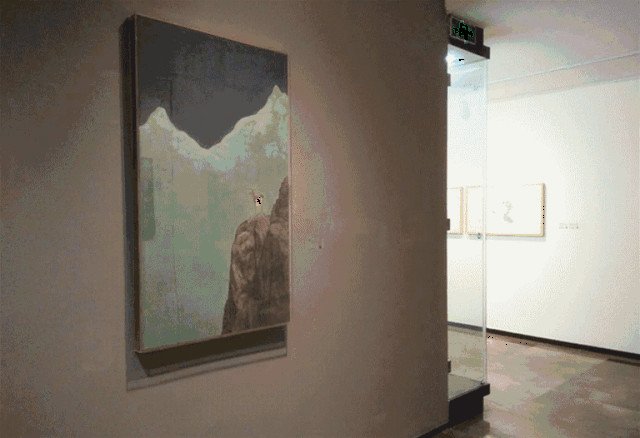 左右滑动观看作品 秦艾 探幽 312×38cm 纸本水墨 2015 1973年生于