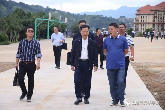 陈定模董事长率龙港巨人中学领导到茂华学校参观交流
