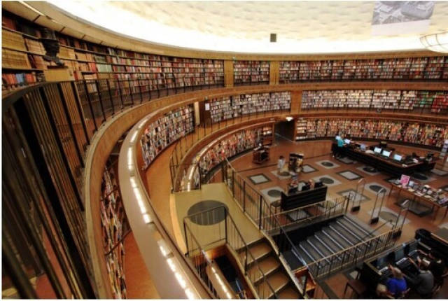 最出名的当然是哈佛大学的图书馆,它一直在努力成为藏书届的珠穆朗玛
