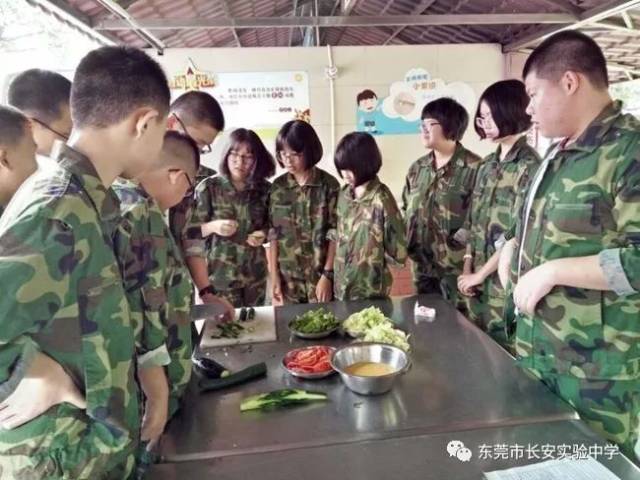 长安实验中学组织初二级学生到市中小学德育基地开展综合实践活动