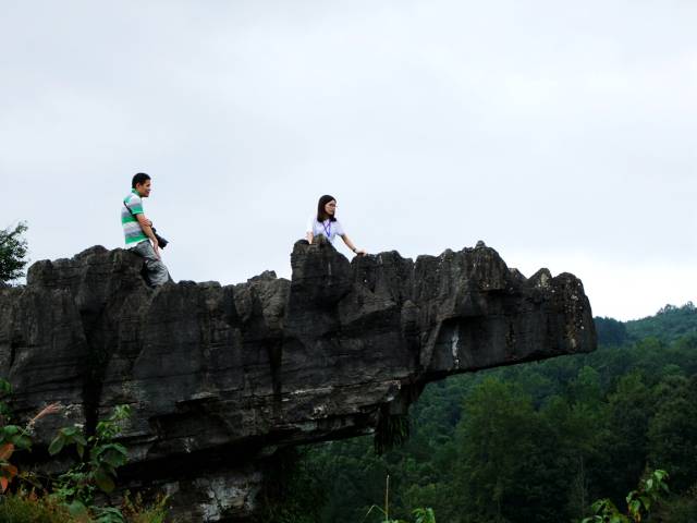 走读彭水(六):鞍子镇的苗寨,石林和农家土菜
