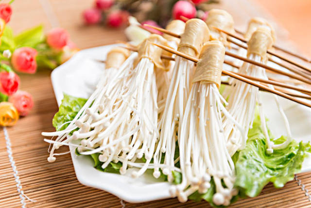 被称为明天见的金针菇,到底切还是不切?