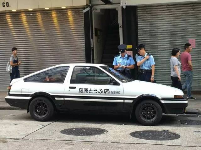 【车友互动】被警察抄牌的ae86,今晚还能上秋名山吗?