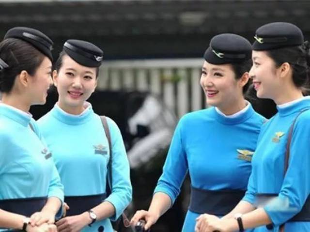 航空制服 | 国内航空公司空姐服装比拼,满满都是漂亮空姐的美好回忆