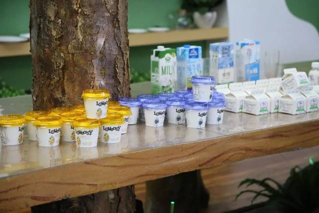 在华山牧,你可以喝到优质巴氏奶,高端酸奶,活性乳酸菌饮品等11种乳类