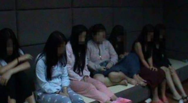 抚州市金溪县县局秀谷派出所联合多家单位捣毁了一大型卖淫嫖娼窝点
