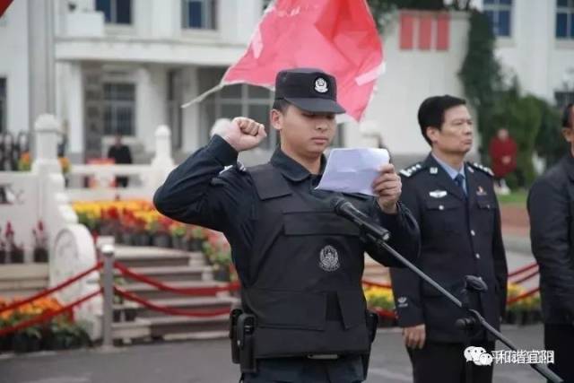 宜阳举行"一村一警"辅警服装暨警用电动车发放仪式