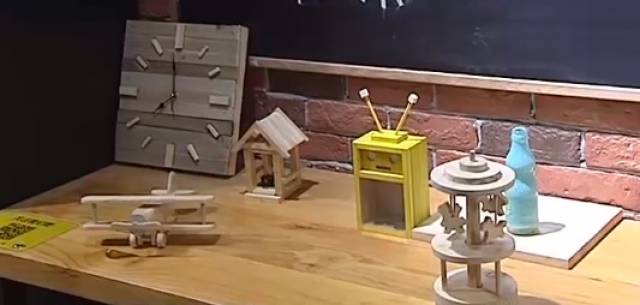 酷!常州一男子酷爱艺术,把水管做成各种工艺品