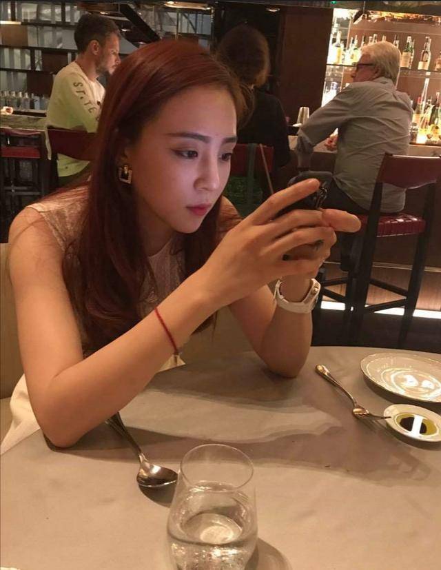 vivian薇薇很注重合理的精致的饮食,这样可以让她营养均衡.