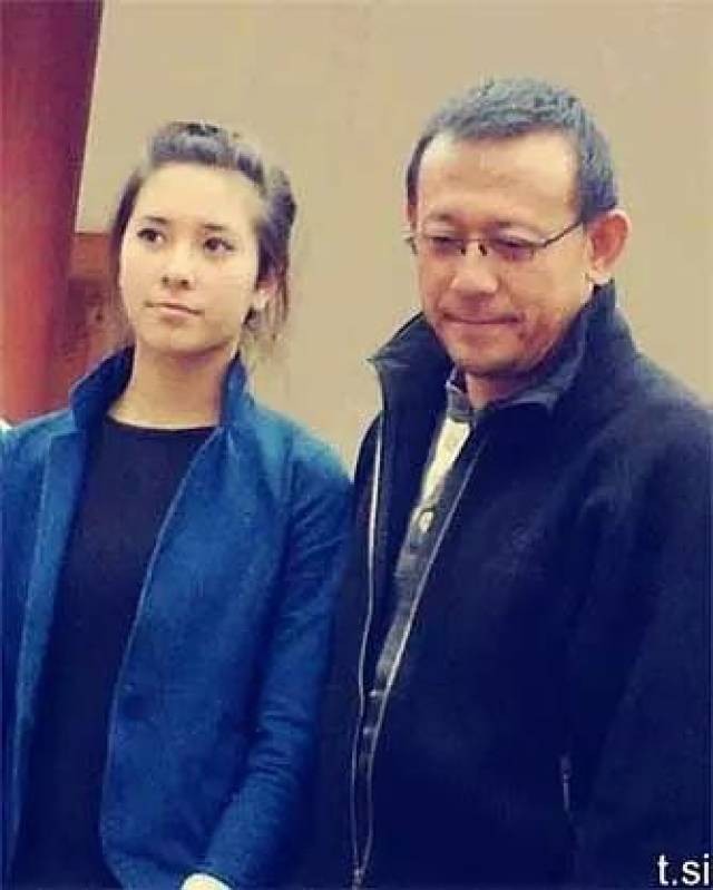 其实这也难怪,父亲姜文就生的俊朗刚气,母亲是法国美女,龙生龙子凤生