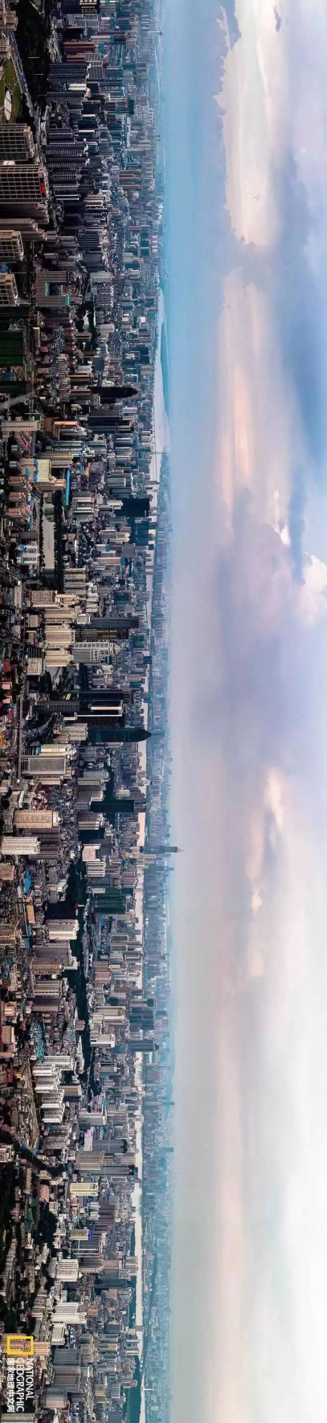 下面是我第一次登上武汉最高楼武汉中心,拍摄的全景(请将手机横过来看
