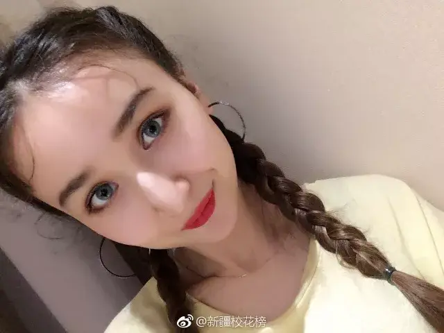 加依娜 天津师范大学,身高163cm,是一枚热情开朗的射手座.