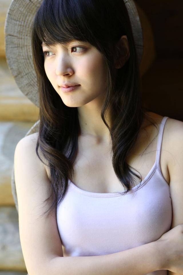 搞笑内涵图系列:美女能火车上能这样睡着,看了真是困了