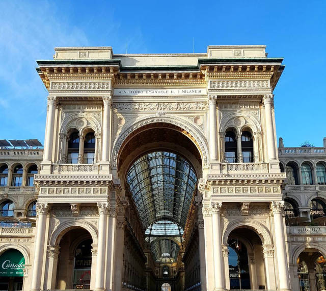 作为新古典主义建筑的代表,伊曼纽尔二世拱廊在1877年竣工,采用古