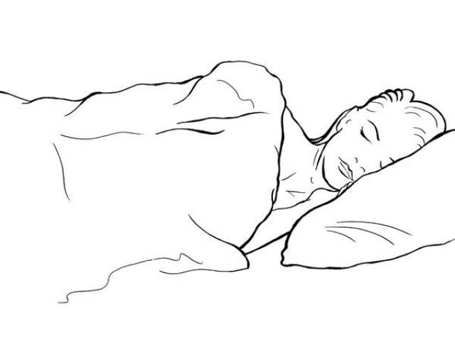 2,侧睡:侧卧有利于健康,选择有一定支撑力的记忆枕和海绵枕都不错