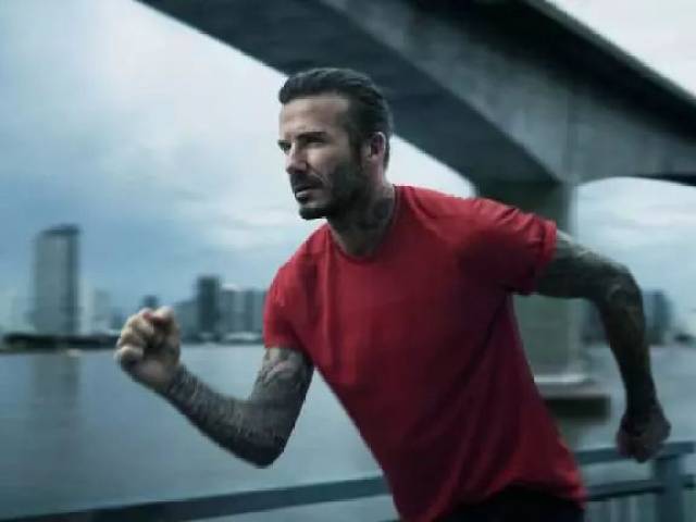 和小贝一起加入友邦健康友行操