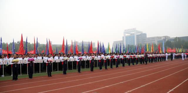 青春赛场,学生主宰——寿光一中运动会,学生自己"鼓捣"得有色,有味,有