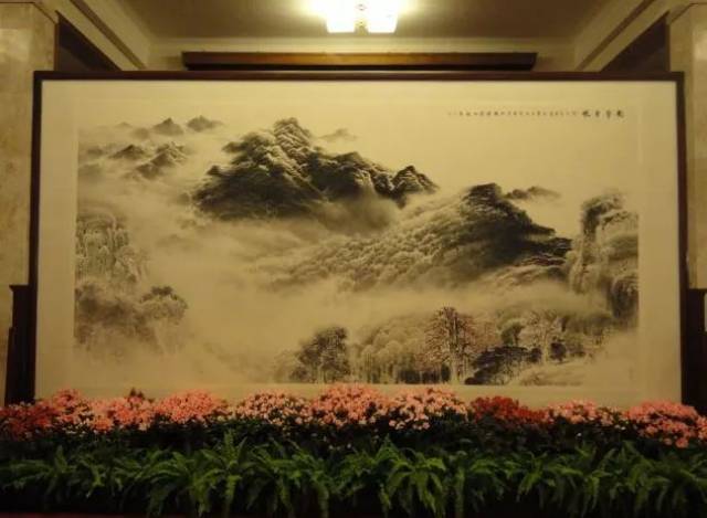 今天,人民大会堂这幅气势磅礴的国画亮了