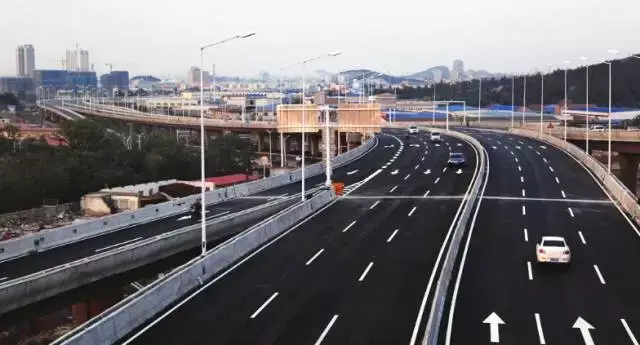 三环东路高架快速路通车