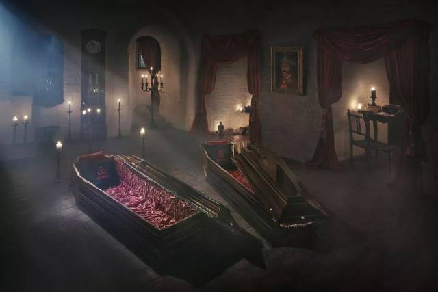 电影里的吸血鬼女娃,老板的旅社,正是叫德古拉(dracula).爸爸电影图片